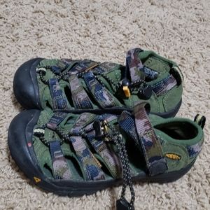 Camo Keen sandals